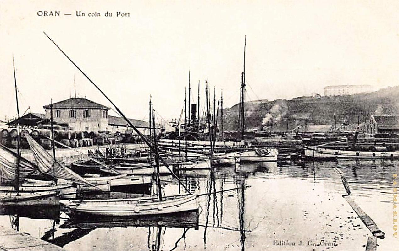 Oran - Port - Coin fut de vin et barque.jpg